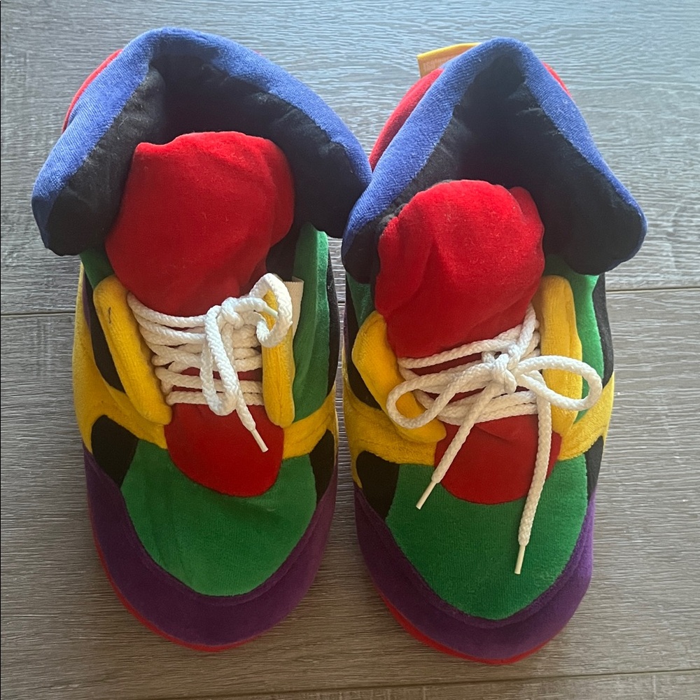 NWOT Happy Feet Colorful Women's Slippers